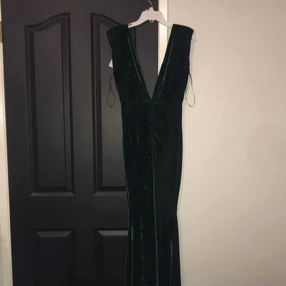 NWT Deep Emerald Velvet V-Neck Evening Gown